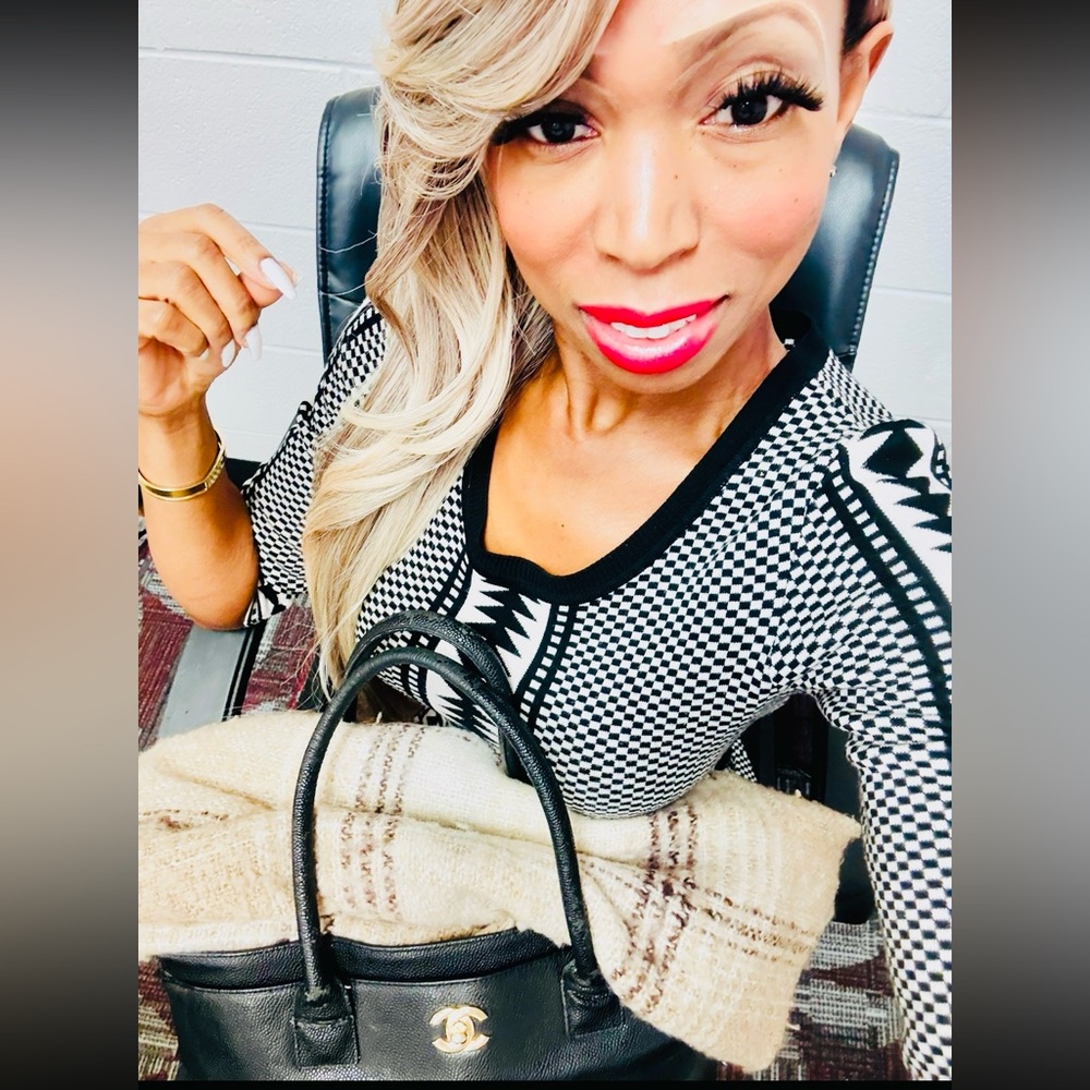 The little 🖤Black & 🤍white Dress